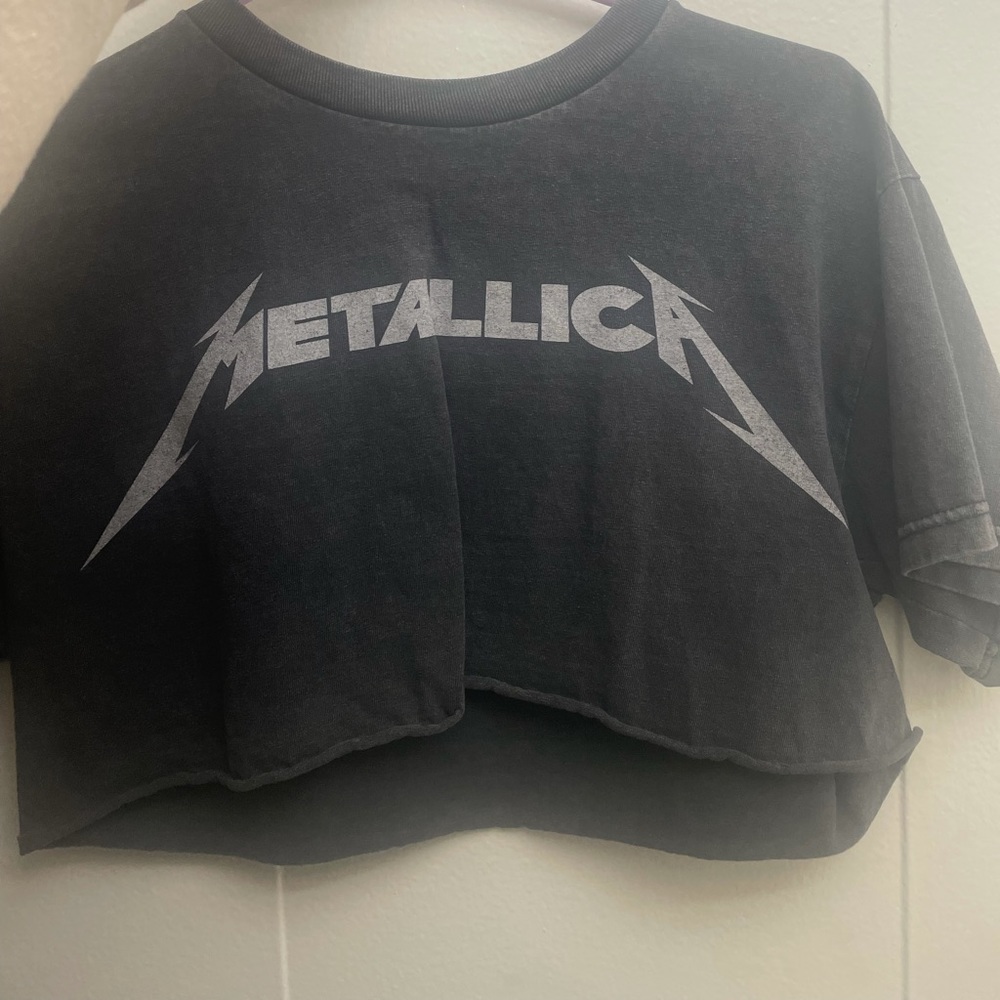 Brandy Melville Metalica cropped tee
